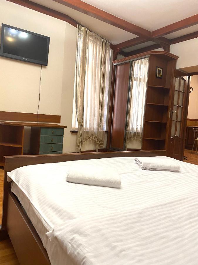Квартира Подобово В Центрі На Вулиці Проспект Свободи 7 Лвив Екстериор снимка